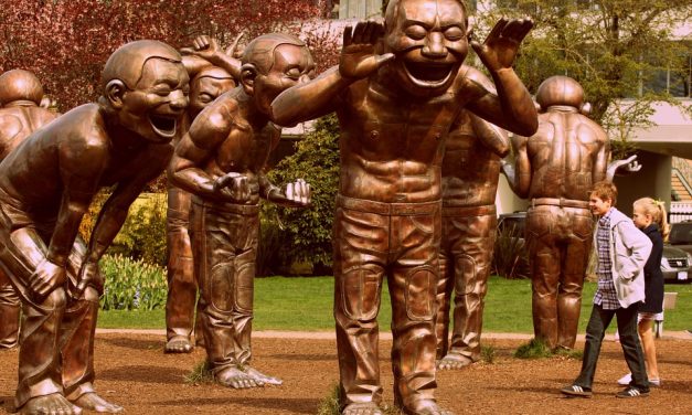 VYSMIEVAŤ SA POLITIKOM ZA POMÝLENIA A VADY REČI JE POKRYTECTVO CELÉHO NÁRODA